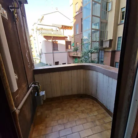Bilocale Moderno Viale Umbria Apartment